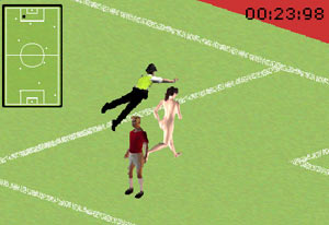 Пробегись голой фанаткой по футбольному полю. Смотри не попадись полицейскому!